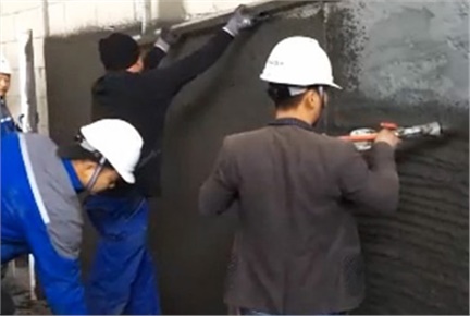 6人組機(jī)械化抹灰（自動(dòng)輸送、自動(dòng)攪拌和噴涂、刮平及收面）